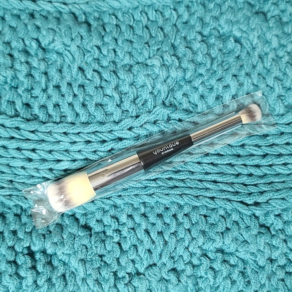 Younique Powder/Concealer Brush